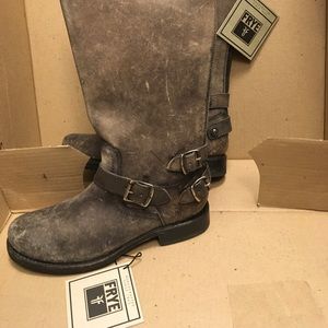 Brand new Veronica back zip Frye boots in Stone